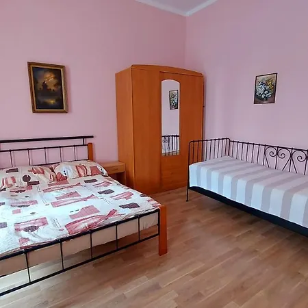 Apartments Festival Διαμέρισμα Κάρλοβι Βάρι