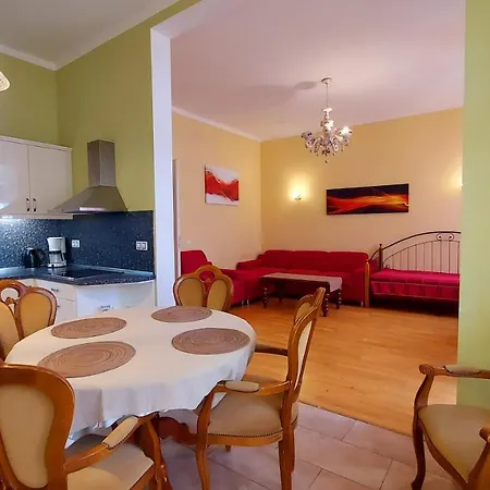 Apartments Festival Κάρλοβι Βάρι