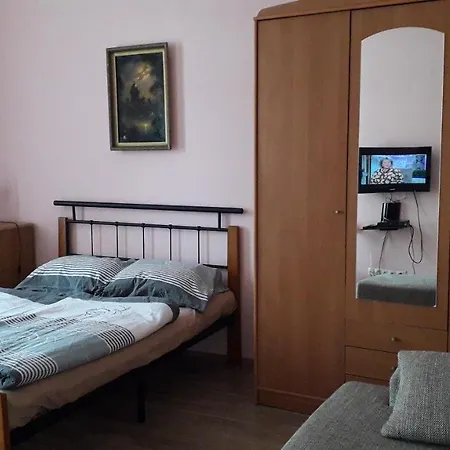 Apartments Festival Διαμέρισμα Κάρλοβι Βάρι